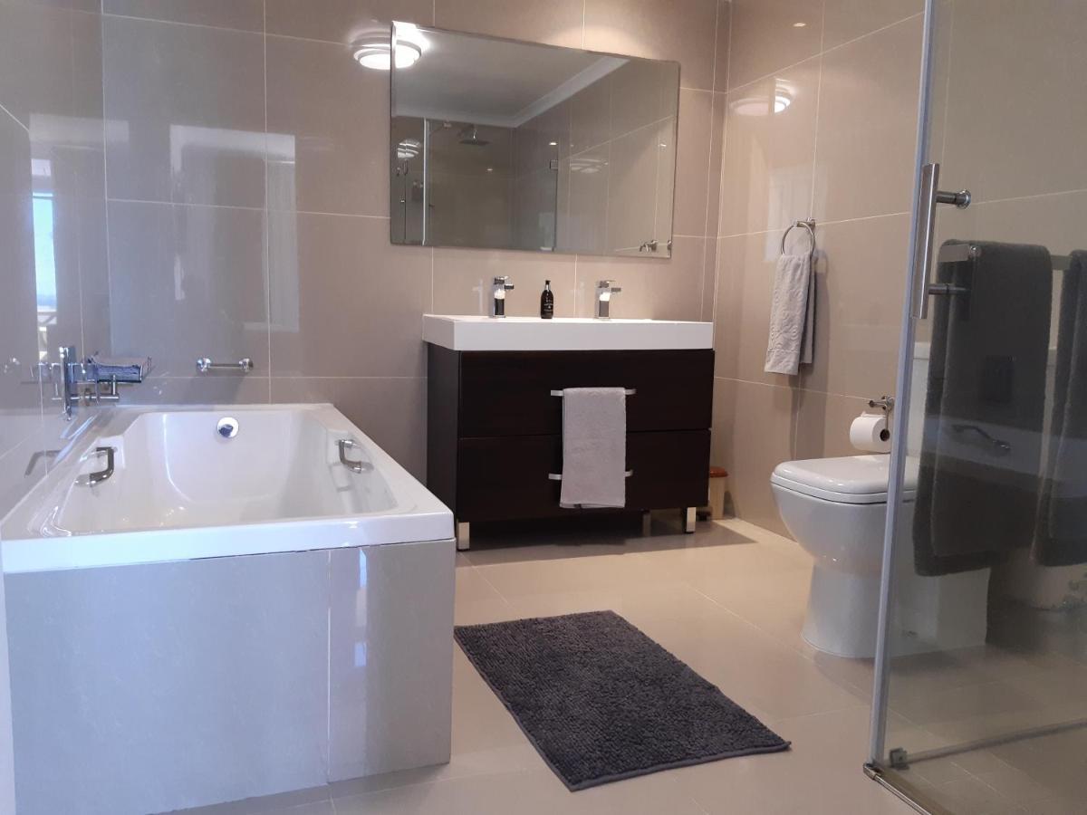 2Whitewaters Bloubergstrand Homestay ภายนอก รูปภาพ